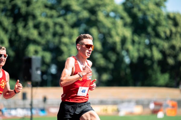 Nicolai Riechers (Braunschweiger Laufclub) ueber 5000m am 03.07.2022 waehrend den NLV+BLV Leichtathletik-Landesmeisterschaften im Jahnstadion in Goettingen (Tag 2)